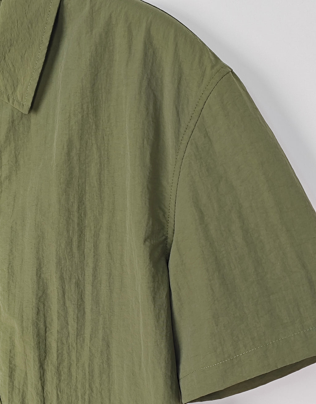 Men's Relaxed Fit 100% Nylon Short Sleeve Shirt - Collared Casual Top with Dual Patch Pockets